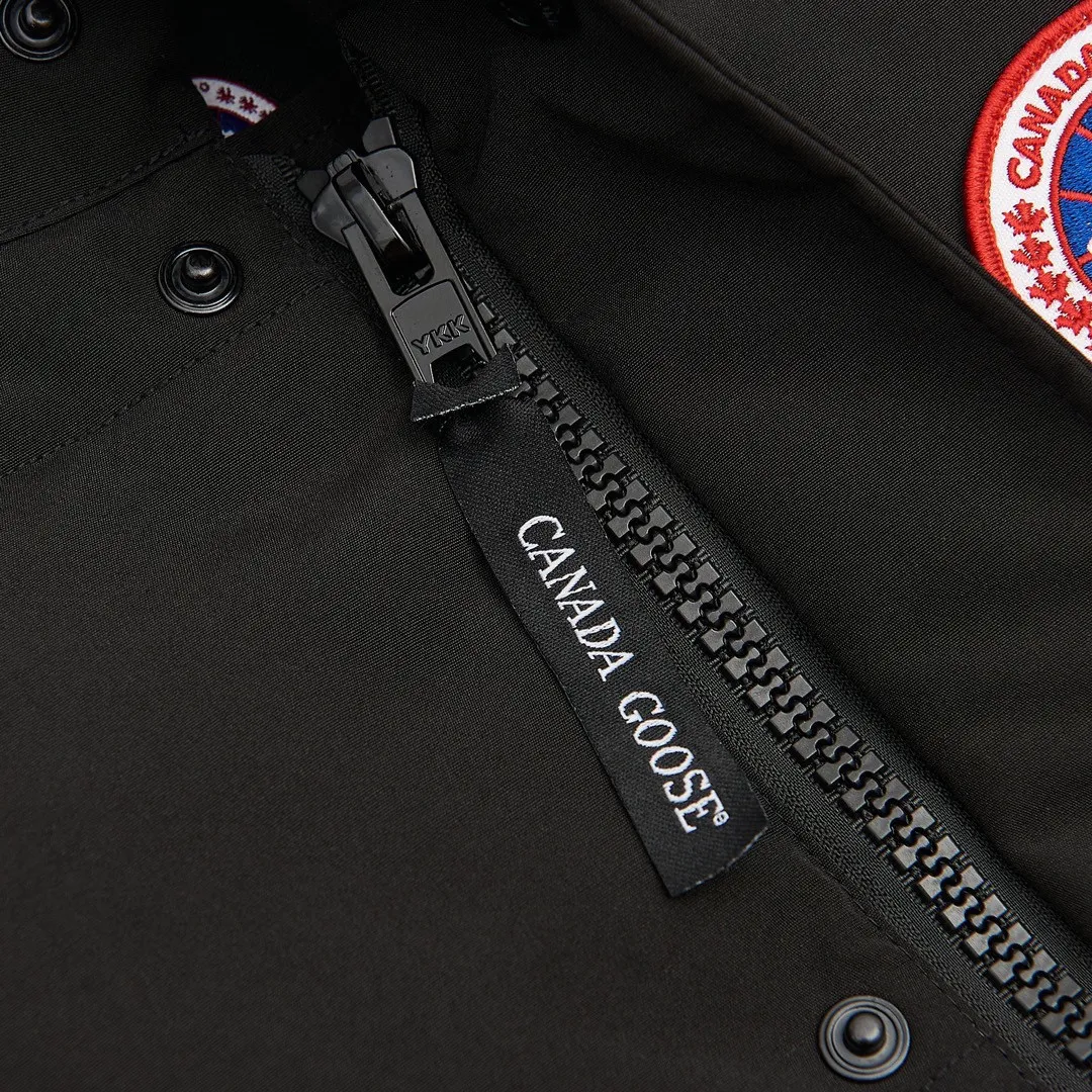 P360 Black] Canada Goose Canada Goose#Freestyle Crew 4154M Men’s and Women’s Vest Down# ➖ Genuine synchronous anti-counterfeiting chip sensor! ➖ Imported Behringer embroidery machine to customize 10,000-needle embroidery logo! ➖ Imported 21-count polyester-cotton blended original fabric, using Feather-Light 10D waterproof coating fabric, made of 84.5% polyester fiber and 15.5% cotton, 100% the best feel in the entire network! ➖ The genuine official website uses the national standard 80 white duck down, and will never be misled by false claims such as 90 down or goose down! ➖ 100% nylon nylon lining with double double-layer sealing design to prevent velvet from running away. Top-grade polar fleece is used in the collar and pockets to keep warm and comfortable! ➖ Yoshida YKK provides original custom-made electroplated sliders. YKK two-way lockable zippers are tight and smooth and will not peel off paint! ➖ 3M composite original Velcro is durable, and all accessories and hardware are disassembled and customized! ⛔No slander, no exaggeration, no need for too much copywriting, because it is focused, it is professional!  SIZE: XS S M L XL XXL